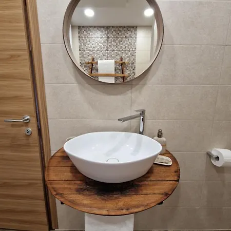 Wine & Vinales * Koper