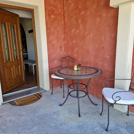 Wine & Vinales Apartment Koper